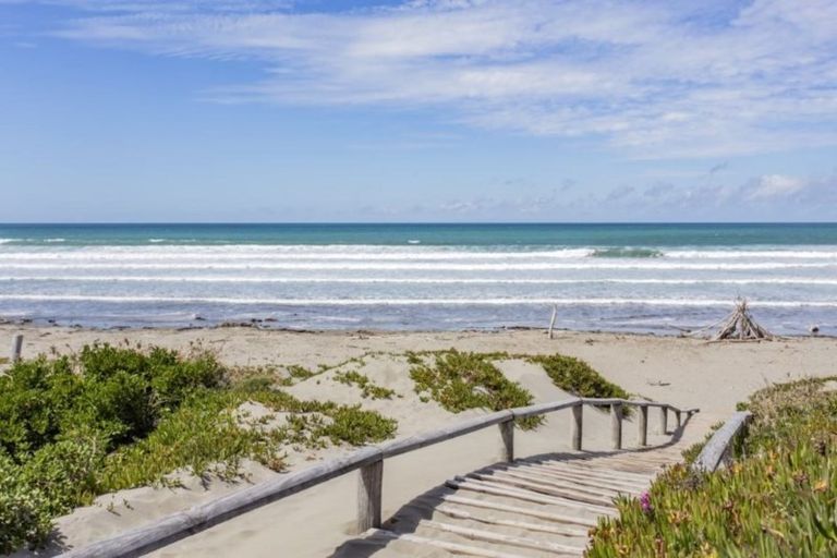 Photo of property in 340 Marine Parade, New Brighton, Christchurch, 8061