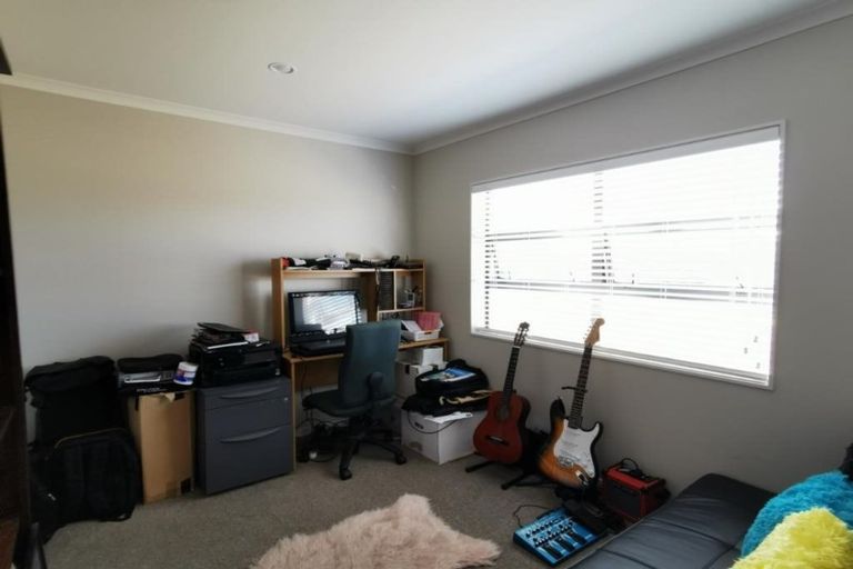 Photo of property in 21 Bellshill Close, Wattle Downs, Auckland, 2103