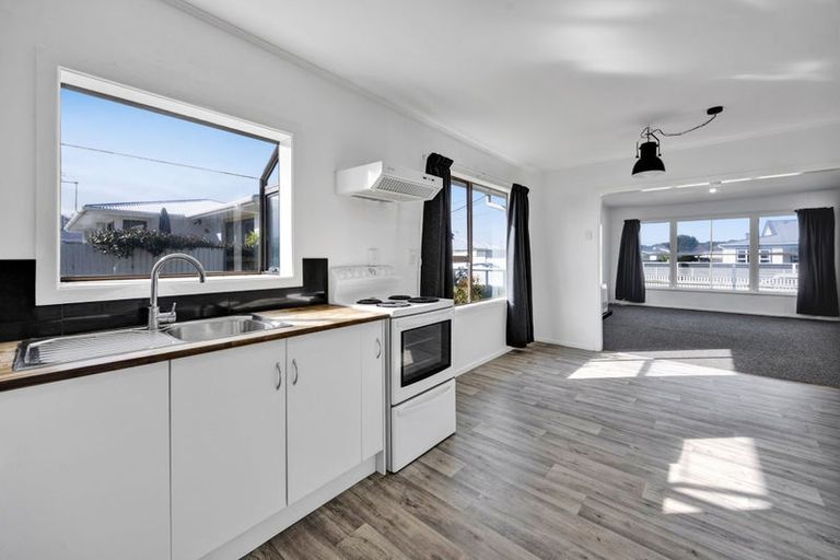 Photo of property in 10 Ramanui Avenue, Hawera, 4610