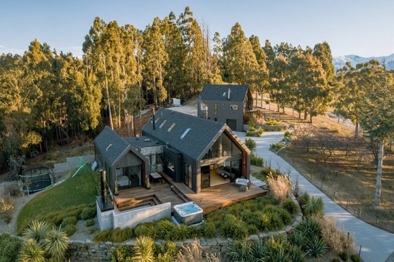 Photo of property in 3 Maude View Road, Hawea Flat, Wanaka, 9382