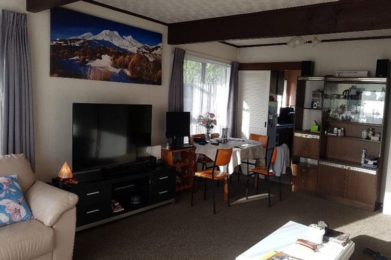 Photo of property in 2/396 Cambridge Terrace, Naenae, Lower Hutt, 5011