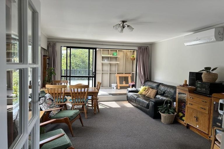 Photo of property in 57 Queens Drive, Lyall Bay, Wellington, 6022