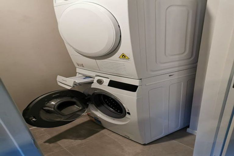 Photo of property in 4/30 West Coast Road, Glen Eden, Auckland, 0602