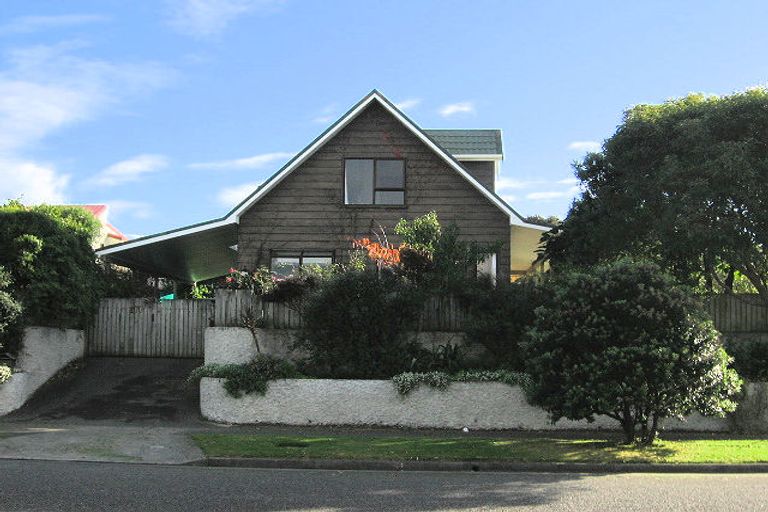 Photo of property in 177 Tutere Street, Waikanae Beach, Waikanae, 5036