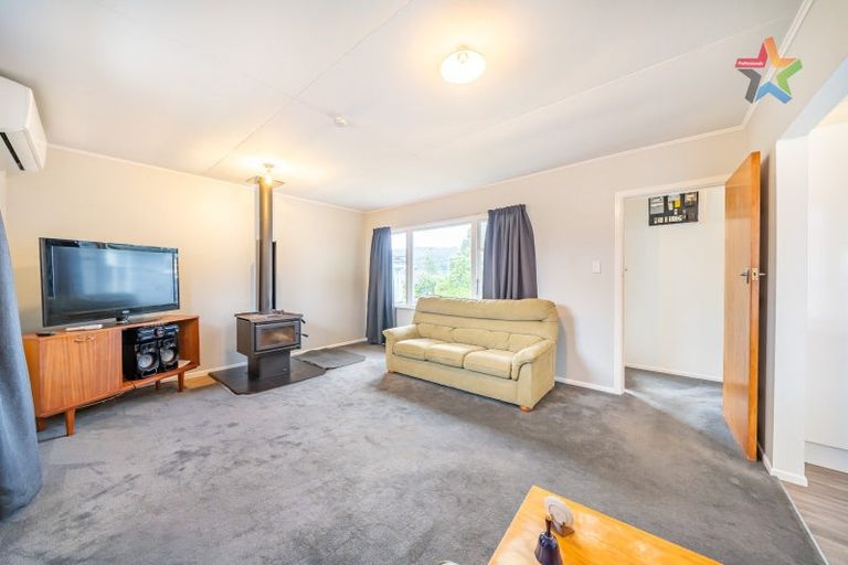 Photo of property in 43 Russell Road, Wainuiomata, Lower Hutt, 5014