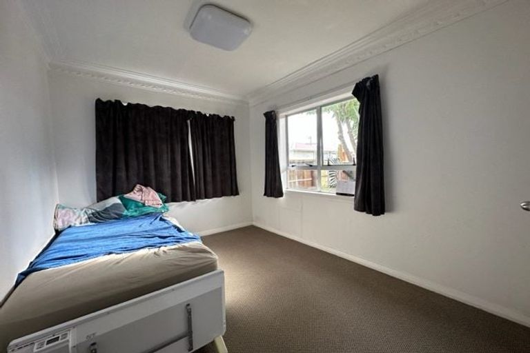 Photo of property in 60a Waimumu Road, Massey, Auckland, 0614