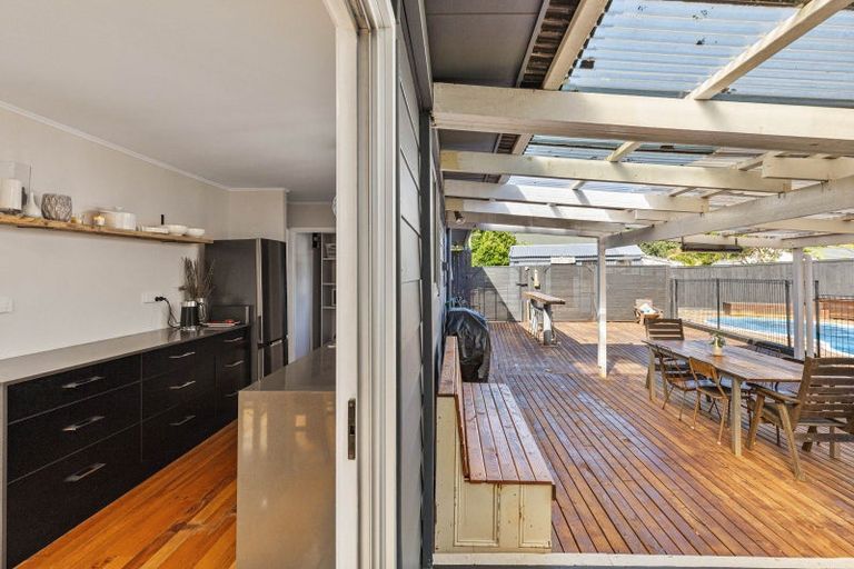 Photo of property in 6 Coey Place, Glen Eden, Auckland, 0602