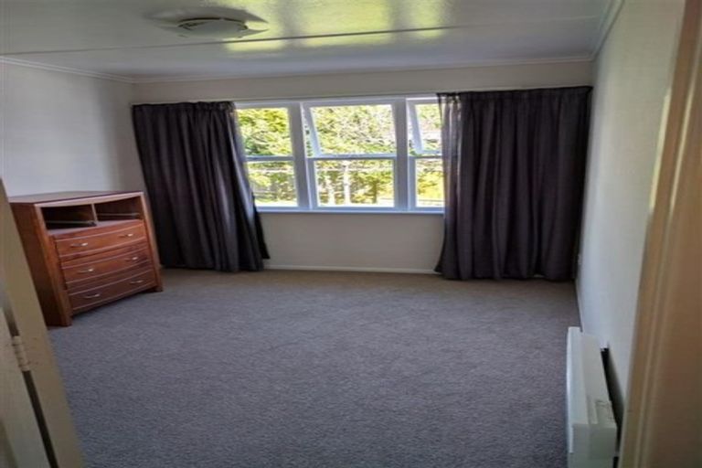 Photo of property in 1/28 Neal Avenue, Glenfield, Auckland, 0629