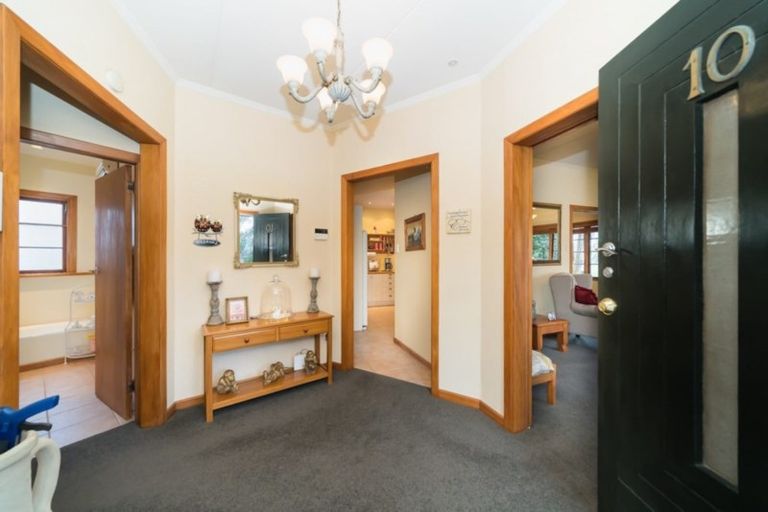 Photo of property in 10 Awatea Terrace, Hokowhitu, Palmerston North, 4410