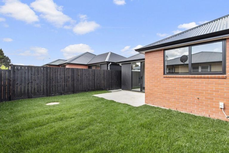 Photo of property in 2/4 Carey Street, Maeroa, Hamilton, 3200