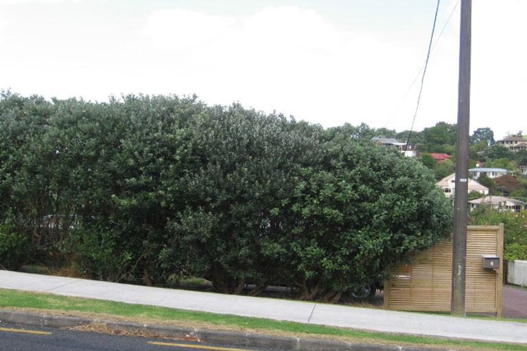 Photo of property in 2 Wyoming Avenue, Murrays Bay, Auckland, 0630