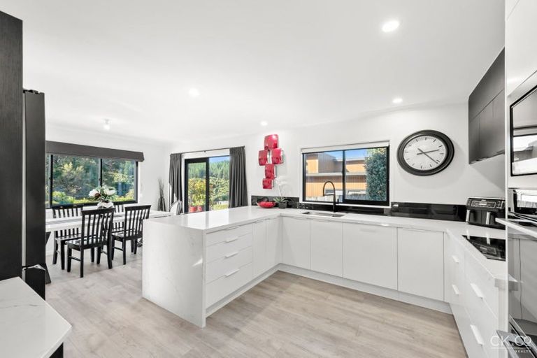 Photo of property in 15 Frankie Stevens Place, Riverstone Terraces, Upper Hutt, 5018