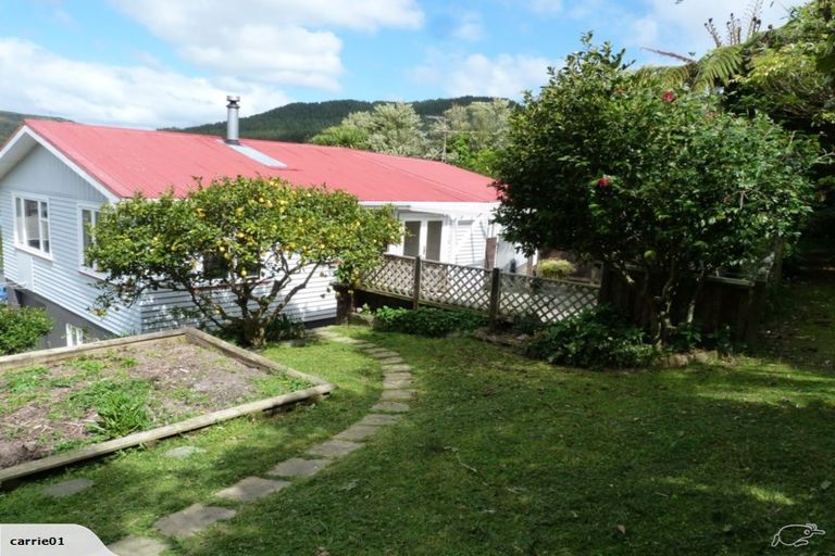 Photo of property in 13 Magdalen Street, Tawa, Wellington, 5028