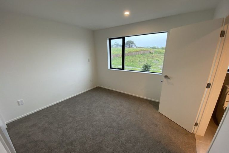 Photo of property in 35a Crestview Rise, Papakura, 2110