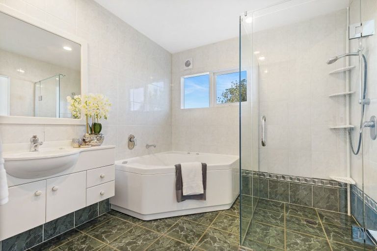 Photo of property in 825 Beach Road, Browns Bay, Auckland, 0630