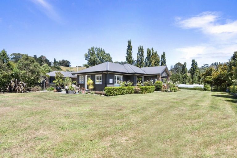 Photo of property in 38 Kingsdale Park Drive, Aokautere, Palmerston North, 4471
