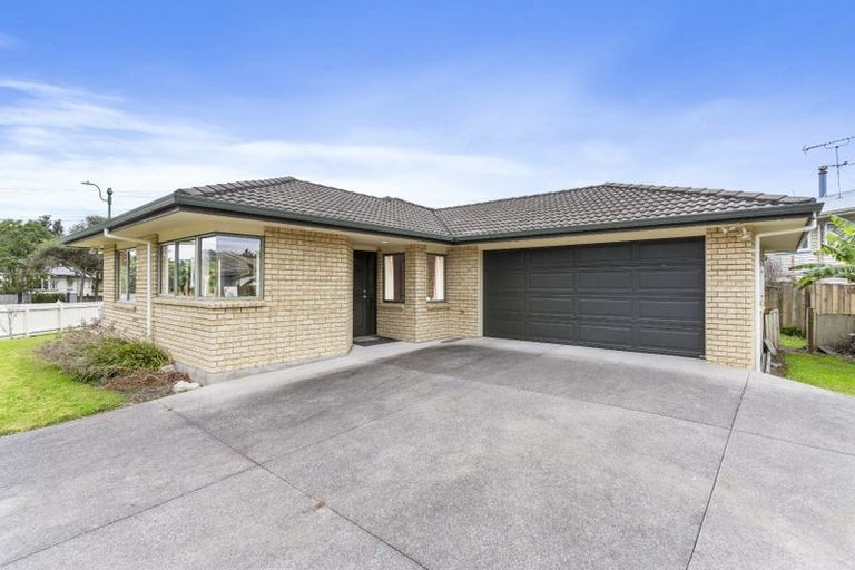 Photo of property in 1 Cabeleigh Drive, Helensville, 0800