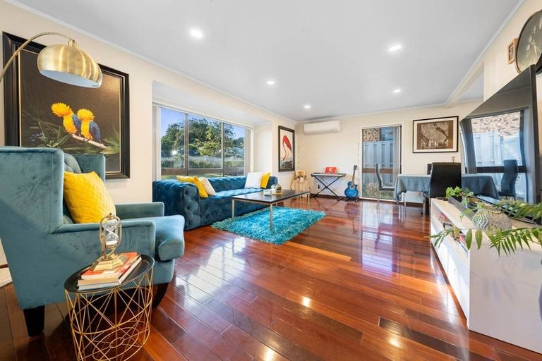 Photo of property in 7 Mark Edward Drive, Half Moon Bay, Auckland, 2012