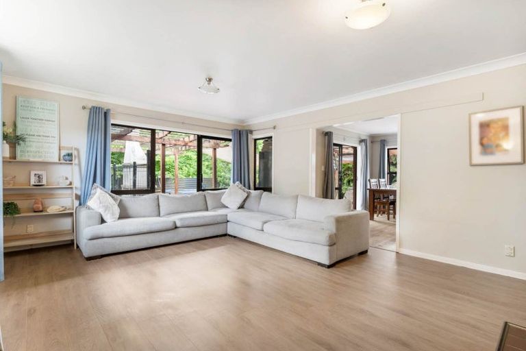 Photo of property in 17 Pinehurst Place, Wattle Downs, Auckland, 2103