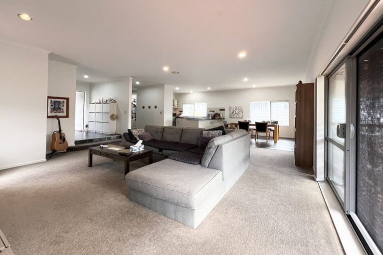 Photo of property in 22 Mulroy Place, Pinehill, Auckland, 0632