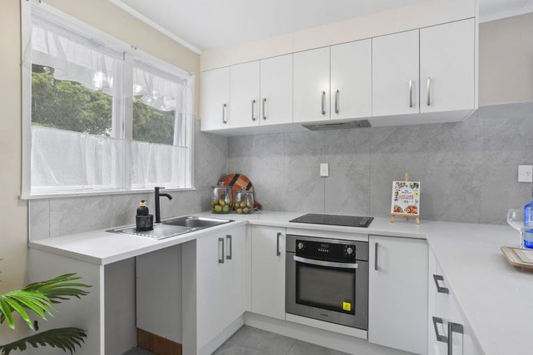 Photo of property in 72 Helena Street, Massey, Auckland, 0614