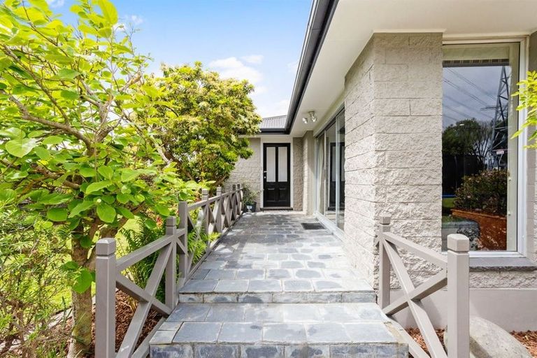 Photo of property in 25 Ambleside Drive, Burnside, Christchurch, 8053