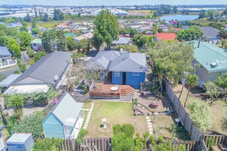 Photo of property in 7 Ellesmere Crescent, Pakuranga Heights, Auckland, 2010