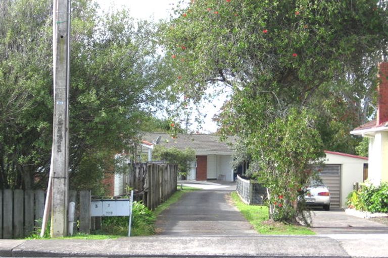 Photo of property in 2/729 Te Atatu Road, Te Atatu Peninsula, Auckland, 0610