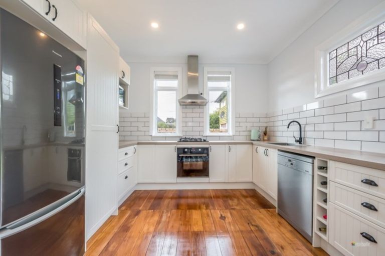 Photo of property in 156 Kings Crescent, Hutt Central, Lower Hutt, 5010