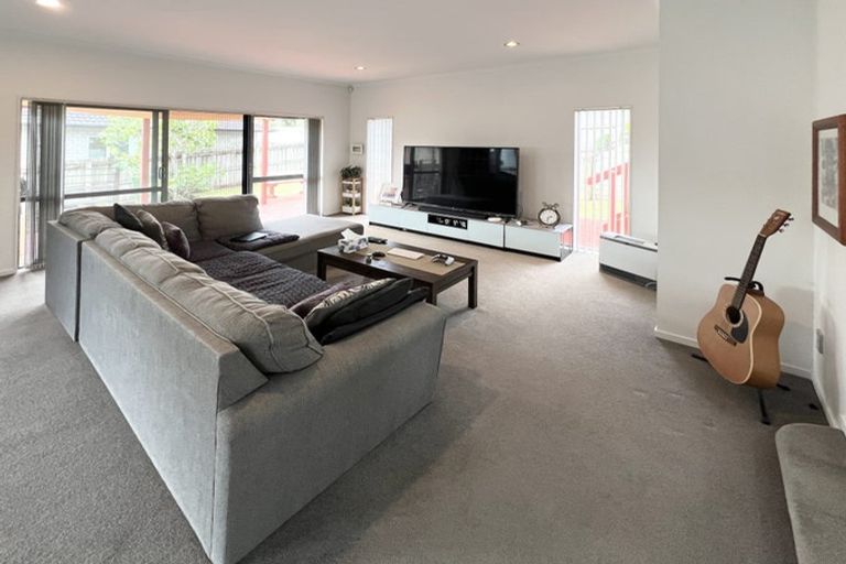 Photo of property in 22 Mulroy Place, Pinehill, Auckland, 0632