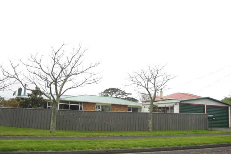 Photo of property in 105 Oxford Road, Okato, 4335