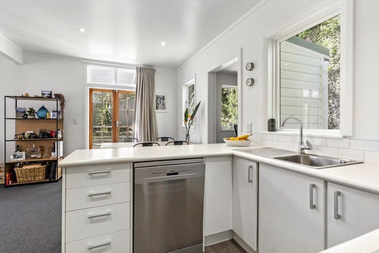 Photo of property in 21 Beach Street, Island Bay, Wellington, 6023