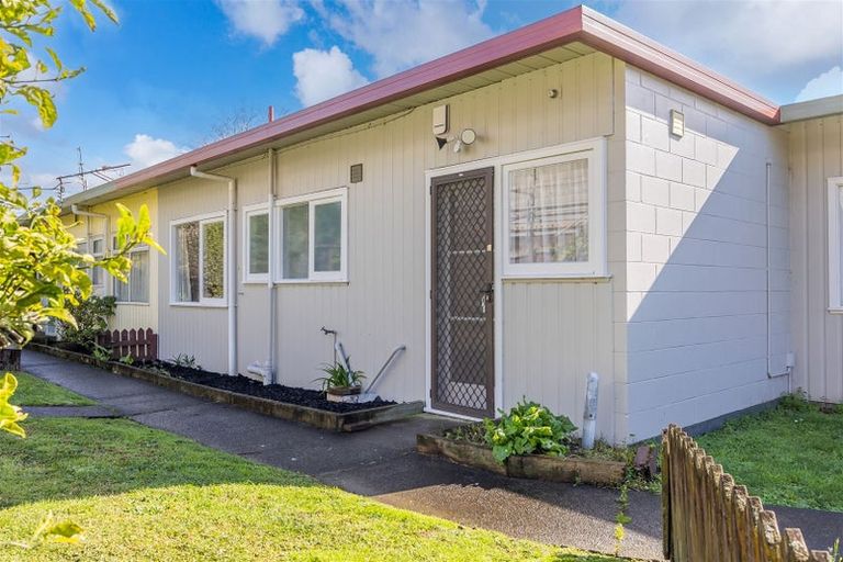 Photo of property in 2/39 Rathgar Road, Henderson, Auckland, 0610