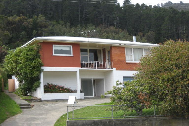 Photo of property in 84 Waikawa Road, Picton, 7220