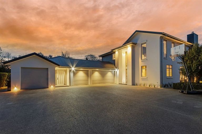 Photo of property in 97e Englefield Road, Northwood, Christchurch, 8051