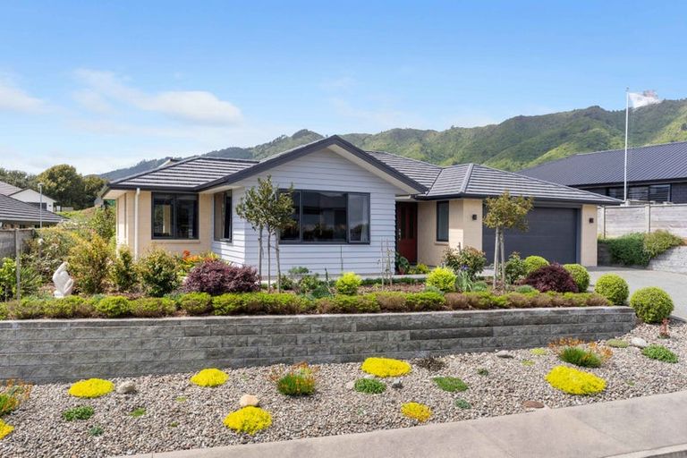 Photo of property in 12 Morepork Drive, Waikanae, 5036
