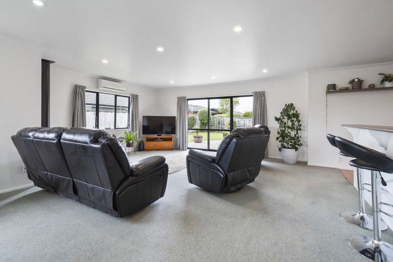 Photo of property in 6 Brookside Close, Highbury, Palmerston North, 4412