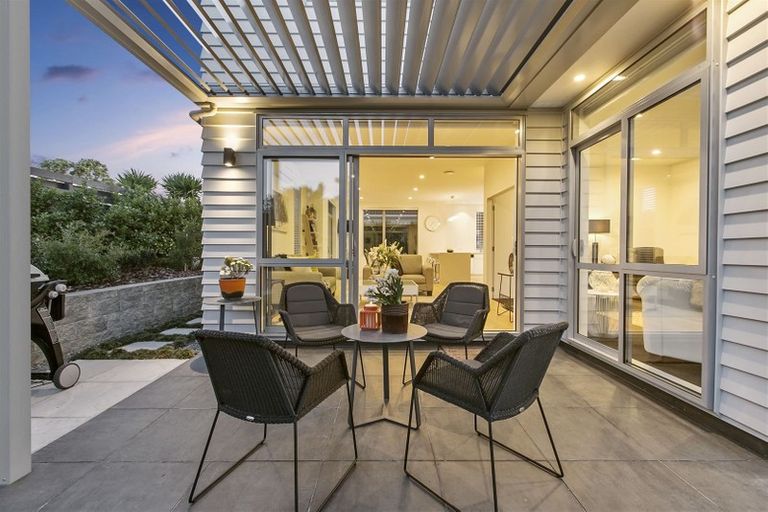 Photo of property in 14a Sylvan Park Avenue, Milford, Auckland, 0620