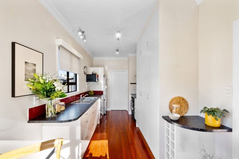 Photo of property in 16 Douglas Mclean Avenue, Marewa, Napier, 4110