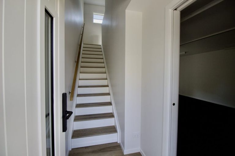 Photo of property in 6/94 Target Road, Totara Vale, Auckland, 0629