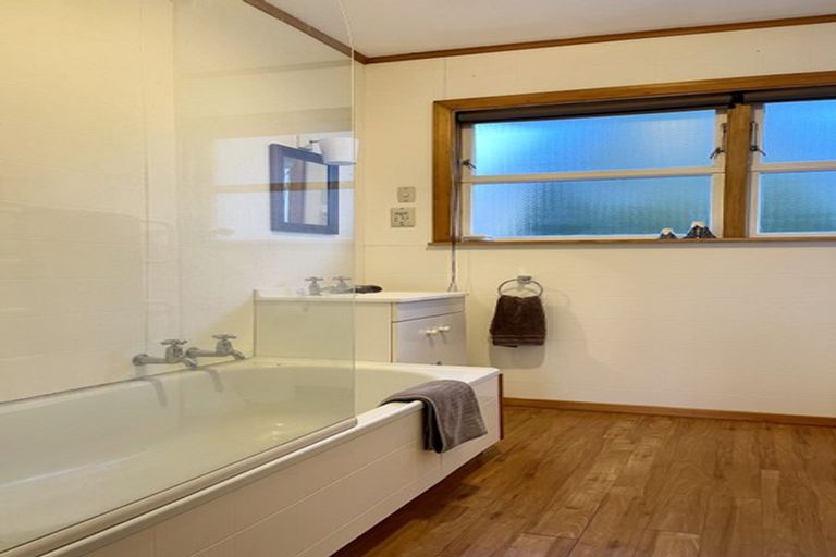 Photo of property in 48 Collier Avenue, Karori, Wellington, 6012