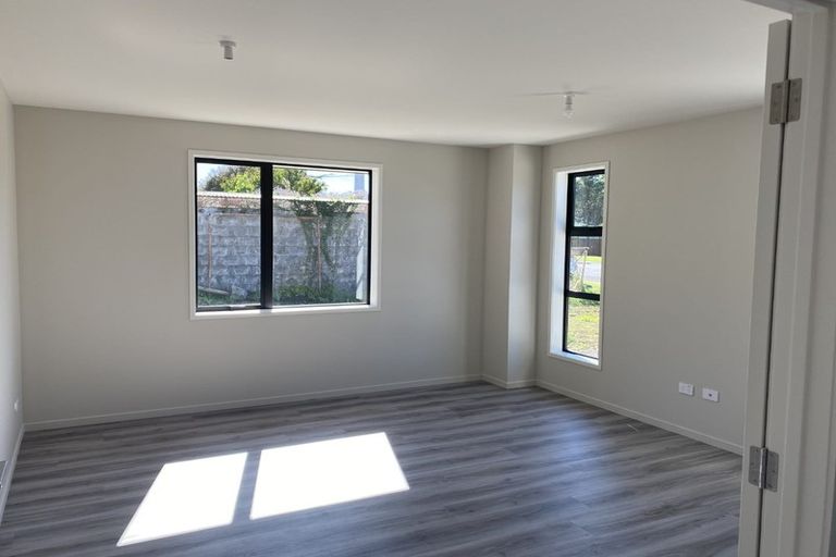 Photo of property in 21 Paritutu Road, Spotswood, New Plymouth, 4310