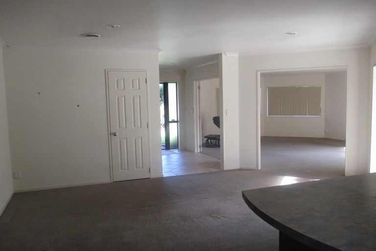 Photo of property in 10 Waimarino Road, Weymouth, Auckland, 2103