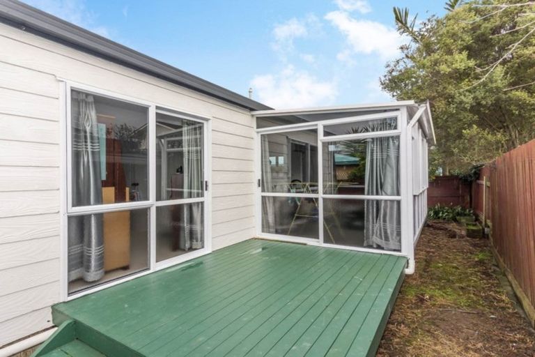 Photo of property in 2/52 Waitaki Street, Henderson, Auckland, 0612