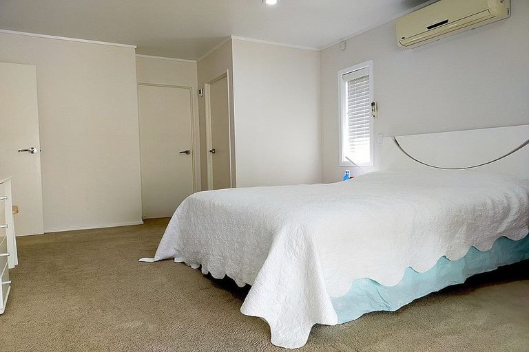 Photo of property in 2/8 Bowscale Place, Northpark, Auckland, 2013