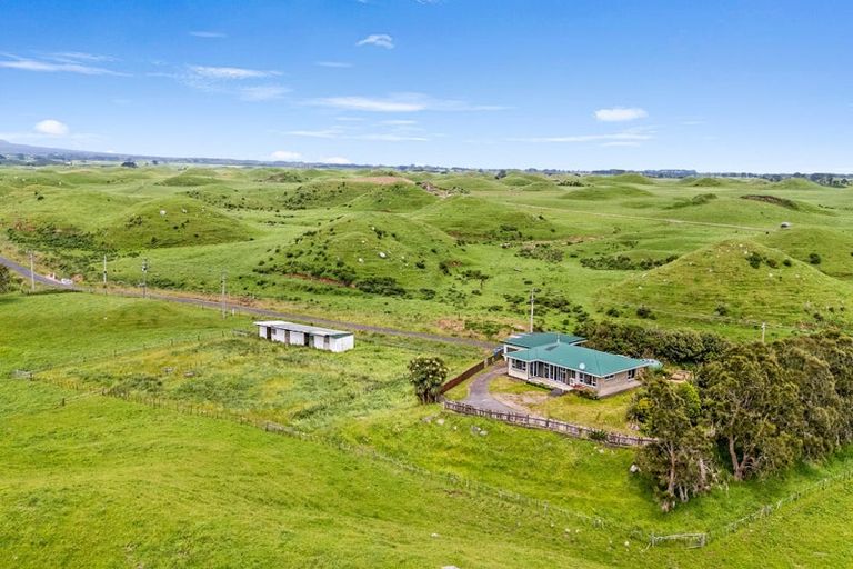 Photo of property in 319 Opourapa Road, Rahotu, Opunake, 4685