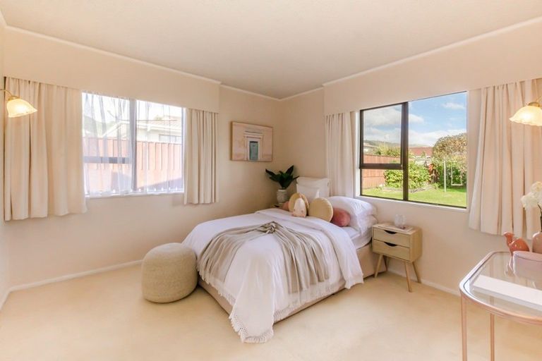 Photo of property in 31 Rewarewa Crescent, Waikanae, 5036