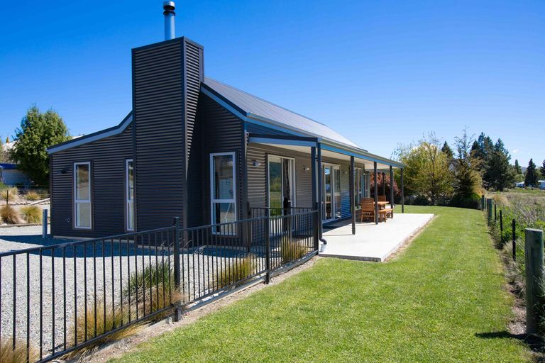 Photo of property in 4 Dwyer Place, Lake Tekapo, 7999