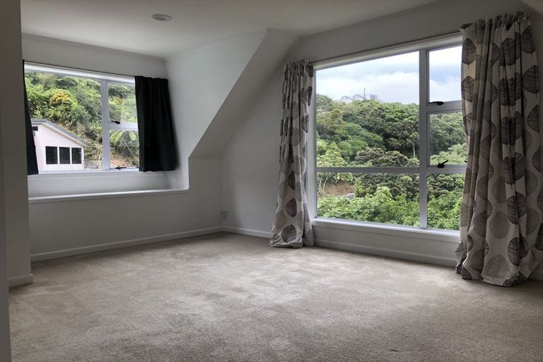 Photo of property in 39 Onslow Road, Khandallah, Wellington, 6035