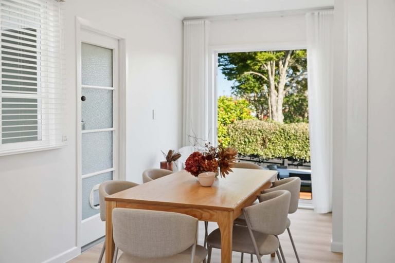 Photo of property in 2/76 Wairoa Road, Narrow Neck, Auckland, 0624